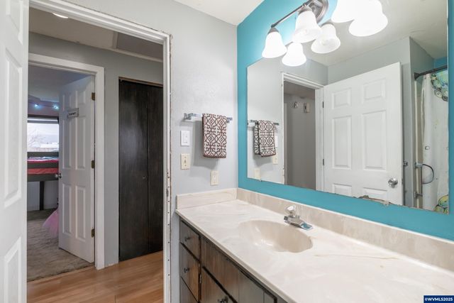 280 Honeysuckle St, Lebanon, OR 97567