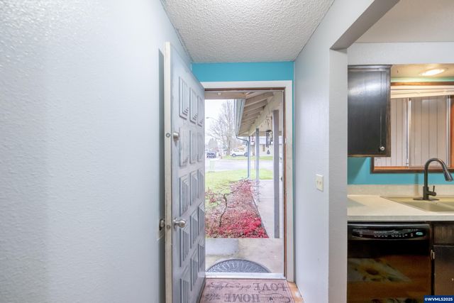 280 Honeysuckle St, Lebanon, OR 97567