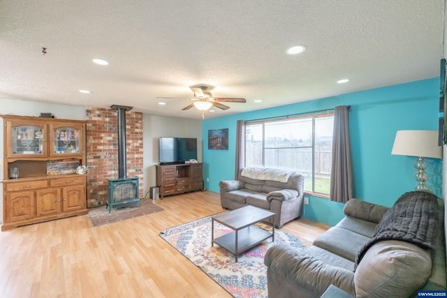 280 Honeysuckle St, Lebanon, OR 97567