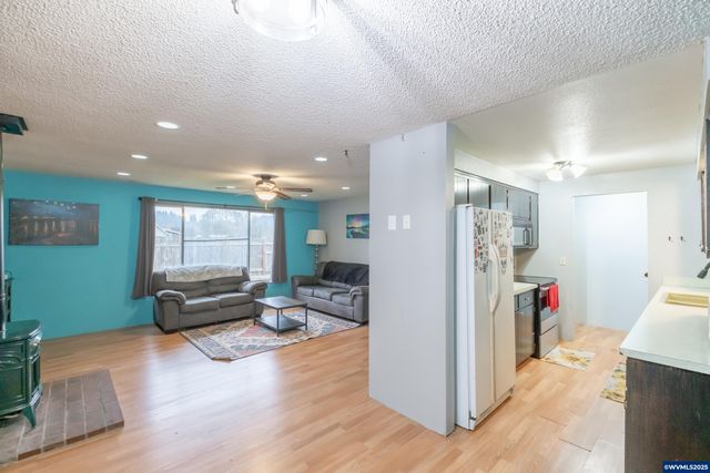 280 Honeysuckle St, Lebanon, OR 97567