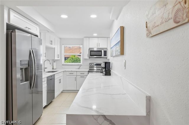 4092 Belair LN 17, Naples, FL 34103
