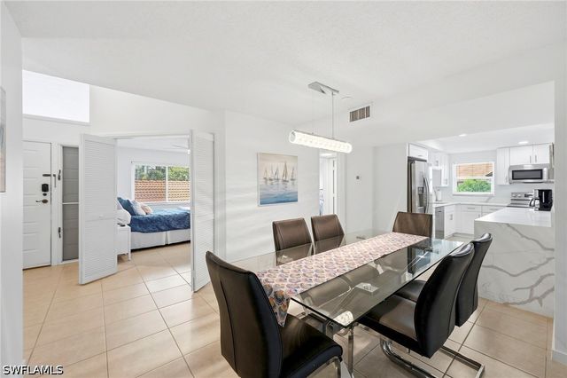 4092 Belair LN 17, Naples, FL 34103