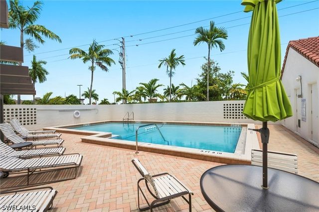 4092 Belair LN 17, Naples, FL 34103