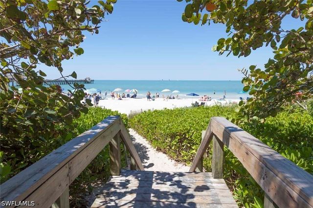 4092 Belair LN 17, Naples, FL 34103