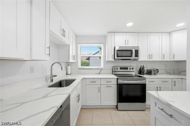 4092 Belair LN 17, Naples, FL 34103