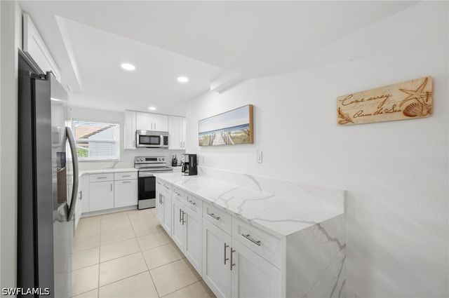 4092 Belair LN 17, Naples, FL 34103