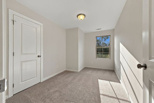 1111 Freeboard Aly, La Vergne, TN 37086