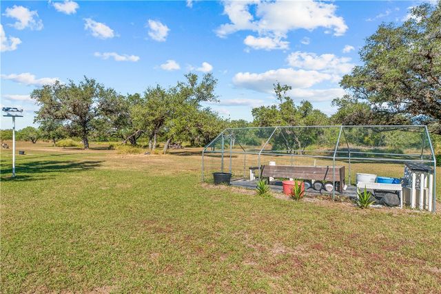 104 Old Beeville Hwy, Refugio, TX 78377