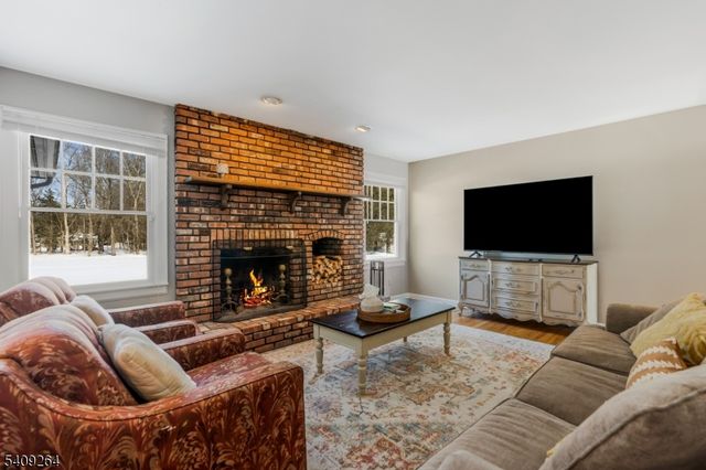 305 Raymond Ct, Bridgewater Twp., NJ 08807