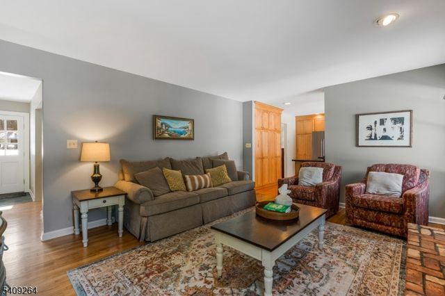 305 Raymond Ct, Bridgewater Twp., NJ 08807