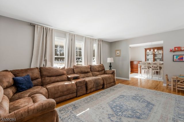 305 Raymond Ct, Bridgewater Twp., NJ 08807