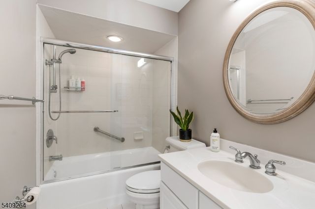 305 Raymond Ct, Bridgewater Twp., NJ 08807