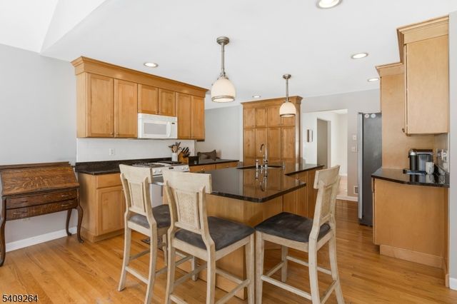 305 Raymond Ct, Bridgewater Twp., NJ 08807