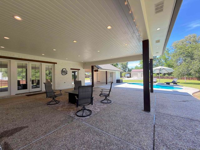 13179 Triple B Rd, Central, LA 70739