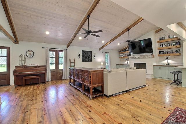 13179 Triple B Rd, Central, LA 70739