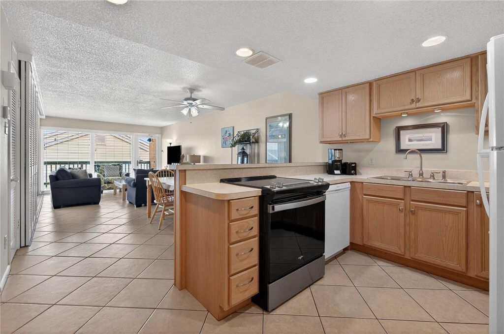 14810 Windward Dr 402, Corpus Christi, TX 78418 — photo 4