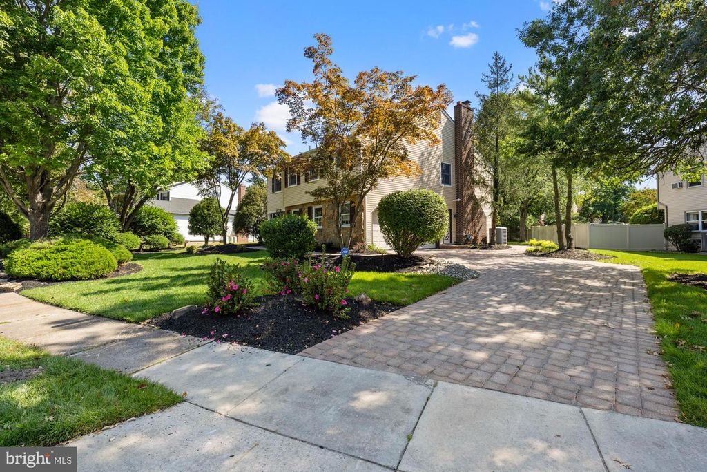 1333 BUNKER HILL DR, Cherry Hill, NJ 08003