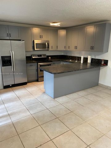 2060 SW 90th Avenue A18, Davie, FL 33324