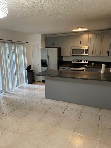 2060 SW 90th Avenue A18, Davie, FL 33324