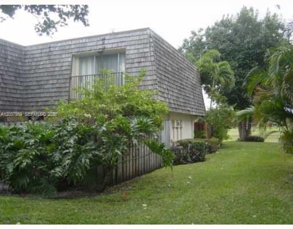 2060 SW 90th Avenue A18, Davie, FL 33324