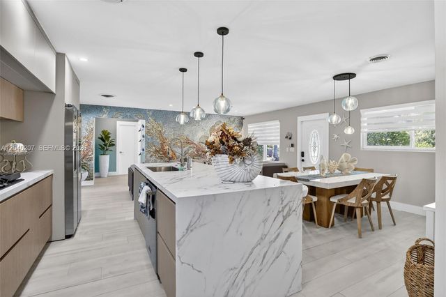 2711 Arthur Street, Hollywood, FL 33020