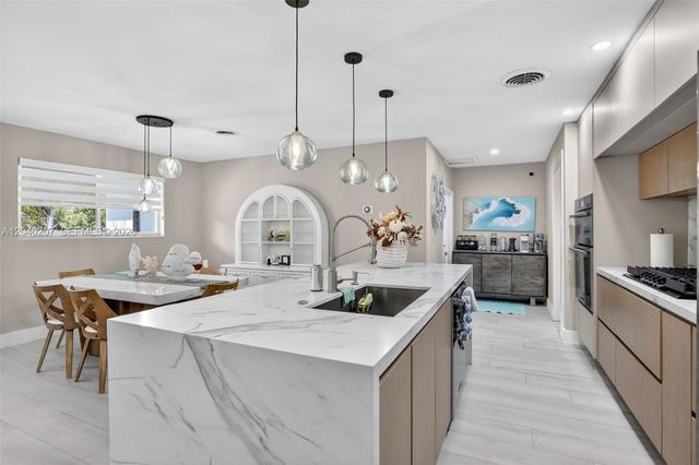 2711 Arthur Street, Hollywood, FL 33020
