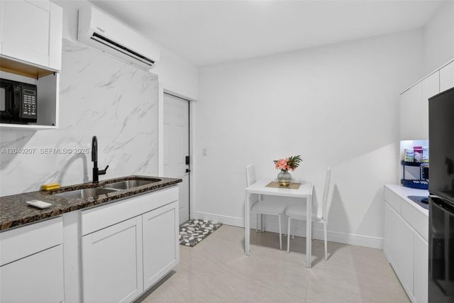 2711 Arthur Street, Hollywood, FL 33020