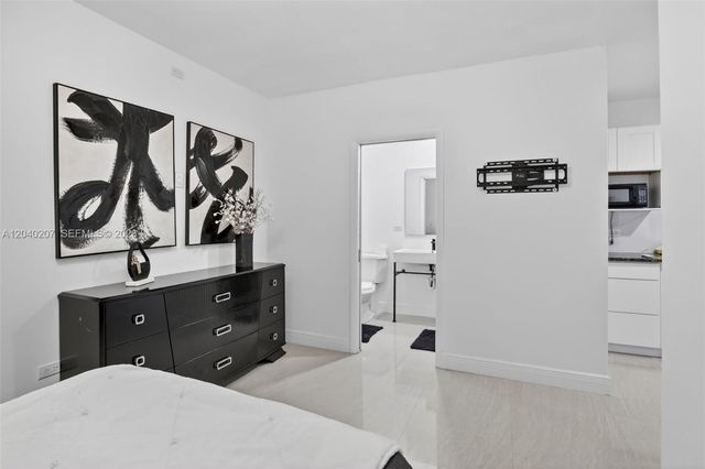 2711 Arthur Street, Hollywood, FL 33020