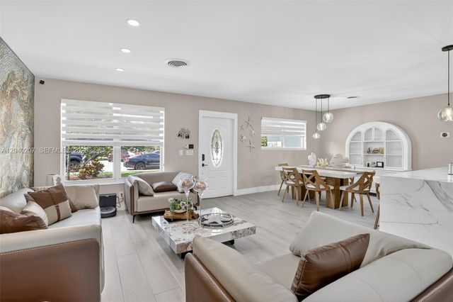 2711 Arthur Street, Hollywood, FL 33020