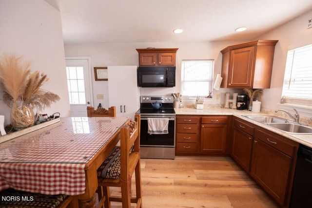 1215 S Blanchard Street, Findlay, OH 45840