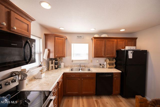 1215 S Blanchard Street, Findlay, OH 45840