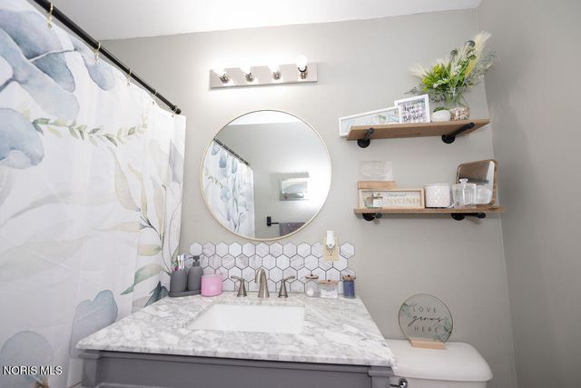 1215 S Blanchard Street, Findlay, OH 45840