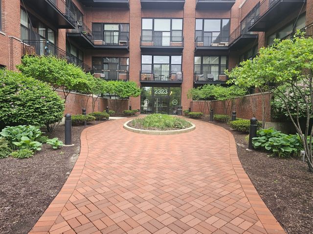 2323 W PERSHING Road 128, Chicago, IL 60609