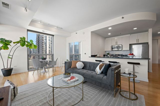 303 W OHIO Street 1502, Chicago, IL 60654