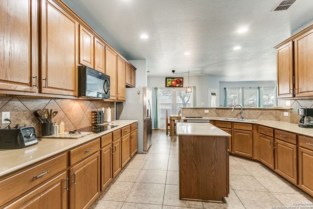 456 Silver Buckle, Schertz, TX 78154