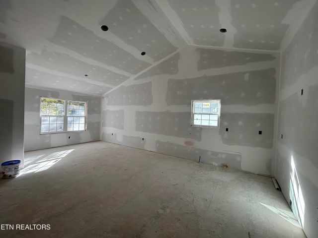 152 George Young Rd, Jamestown, TN 38556