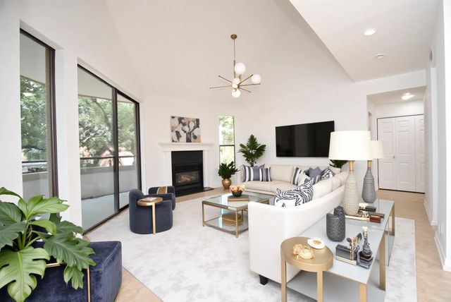 5210 Weslayan Street 207, Houston, TX 77005