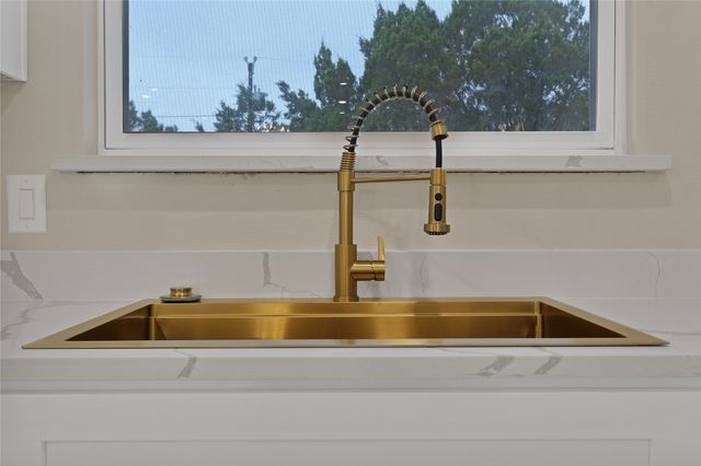 5620 Barkridge Drive, Granbury, TX 76048