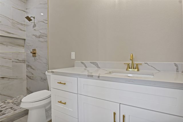 5620 Barkridge Drive, Granbury, TX 76048