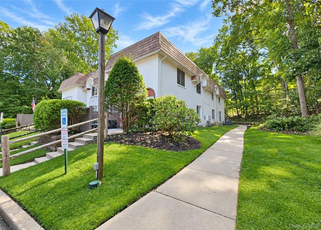 305 Brettonwoods Drive, Coram, NY 11727