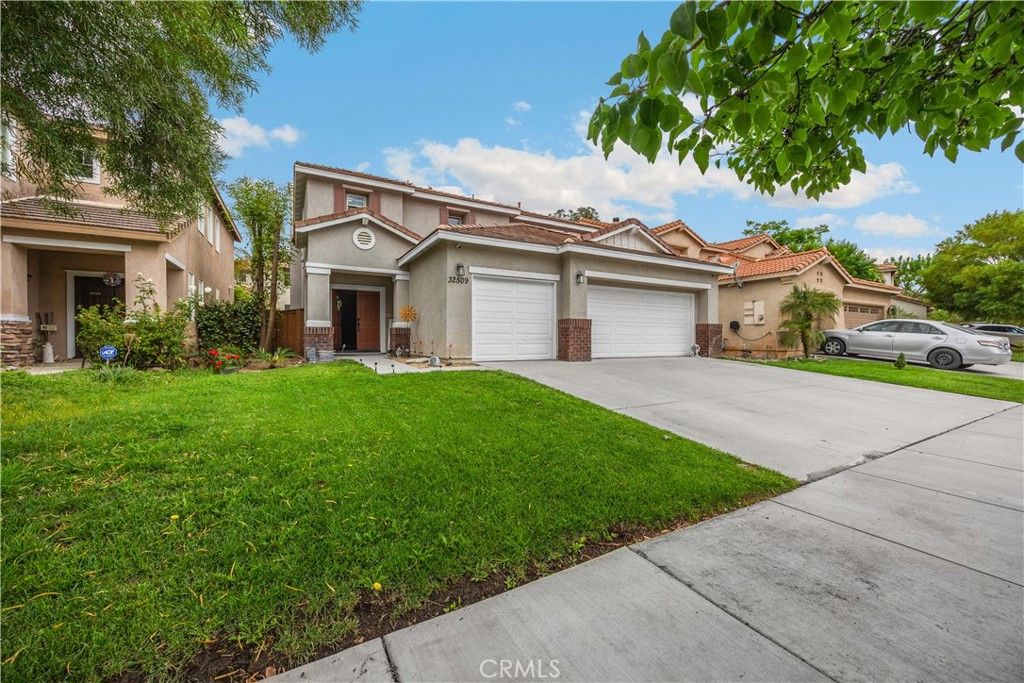 Image 2 of property listing at 32509 Sprucewood, Lake Elsinore, CA 92532