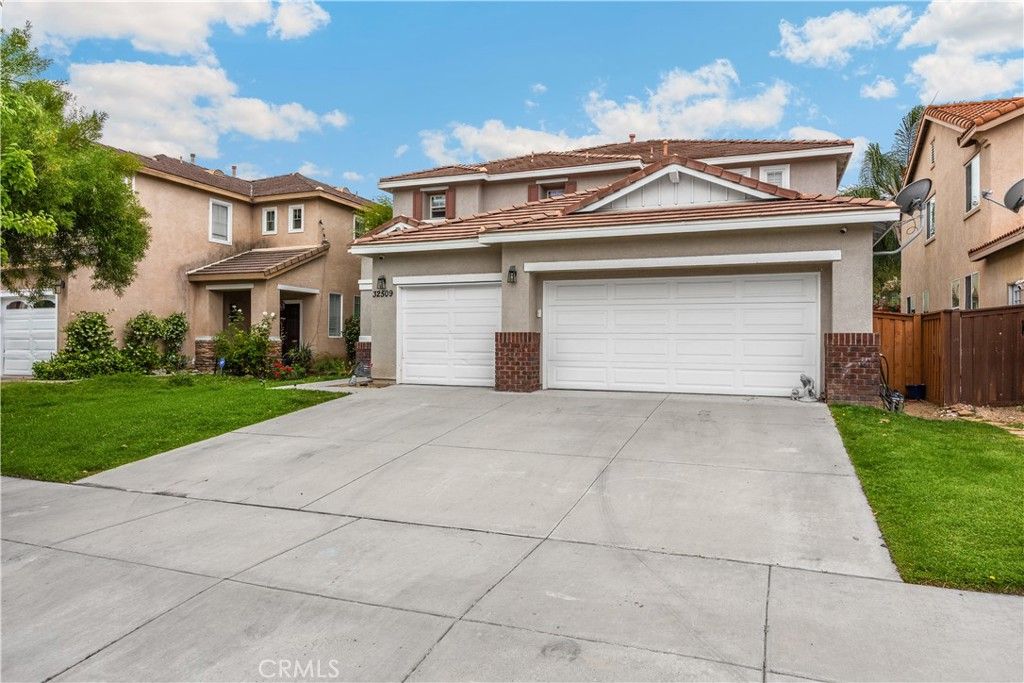 Image 3 of property listing at 32509 Sprucewood, Lake Elsinore, CA 92532