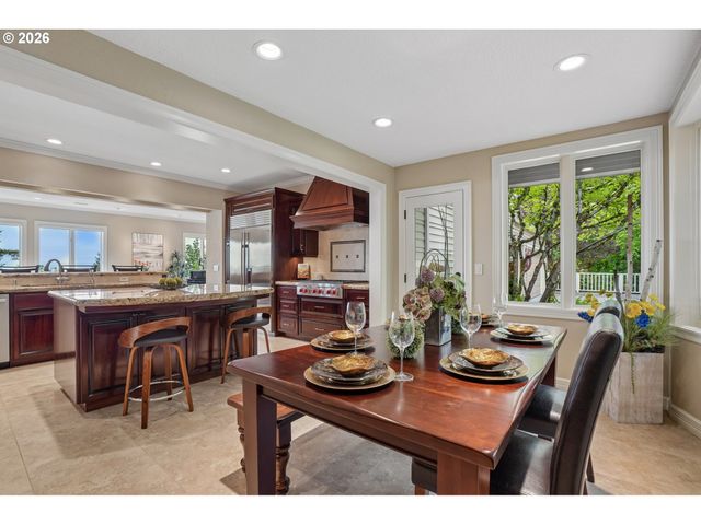 221 Sw MOONRIDGE Pl, Portland, OR 97225