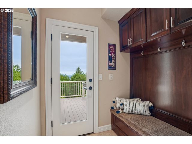 221 Sw MOONRIDGE Pl, Portland, OR 97225