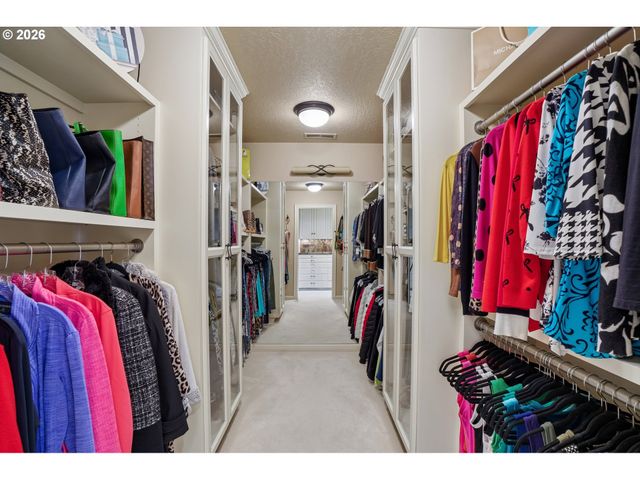 221 Sw MOONRIDGE Pl, Portland, OR 97225
