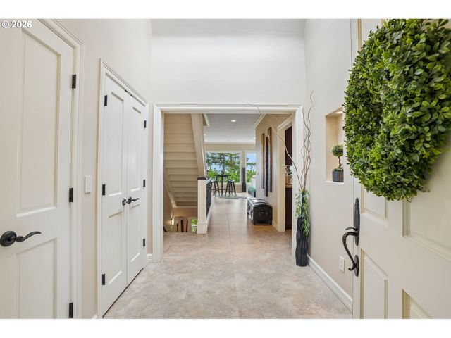 221 Sw MOONRIDGE Pl, Portland, OR 97225