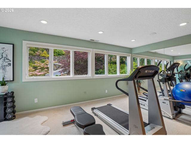 221 Sw MOONRIDGE Pl, Portland, OR 97225