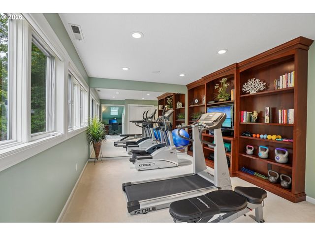 221 Sw MOONRIDGE Pl, Portland, OR 97225