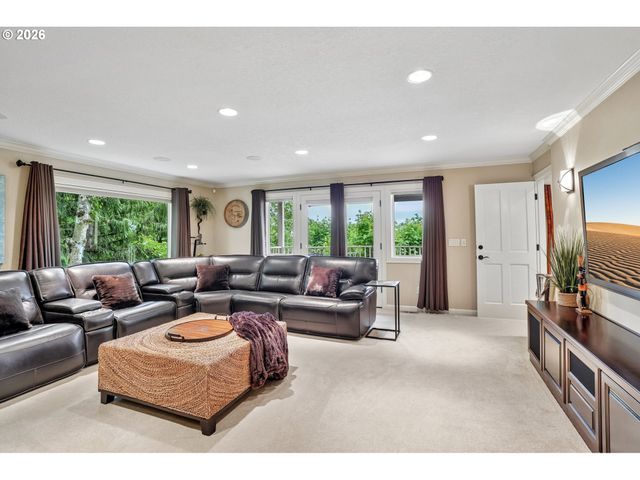 221 Sw MOONRIDGE Pl, Portland, OR 97225