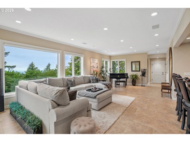 221 Sw MOONRIDGE Pl, Portland, OR 97225